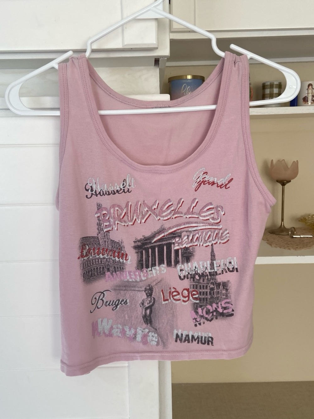 Pink tank top with graphic featuring Brussels landmarks and text